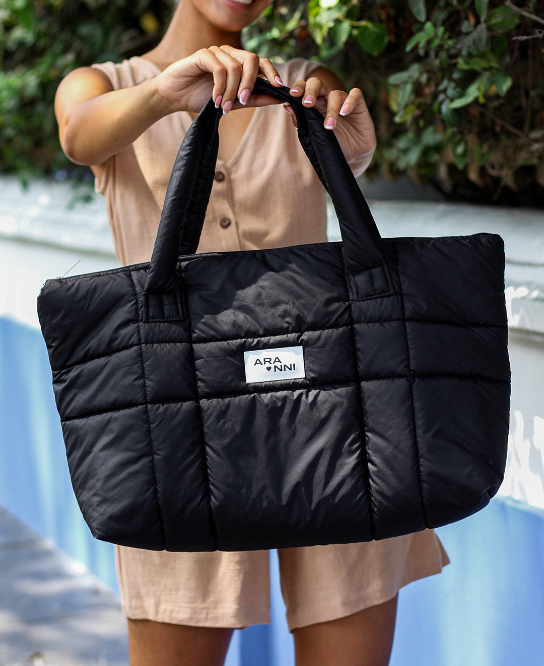 BOLSO PUFFER GRANDE NEGRO GENESIS